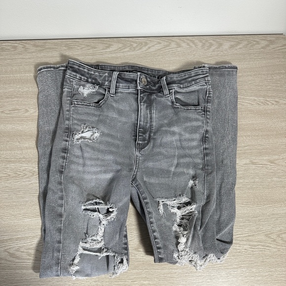 American Eagle Outfitters Denim - American Eagle Gray Ripped Skinny Jegging Jeans Women’s Size 4 Short